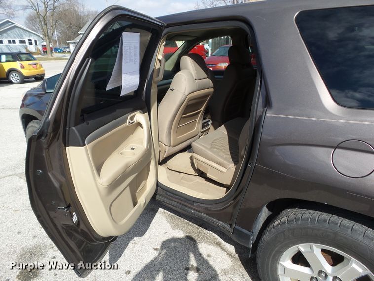 image for item EM9932 2008 Saturn Outlook XE  SUV