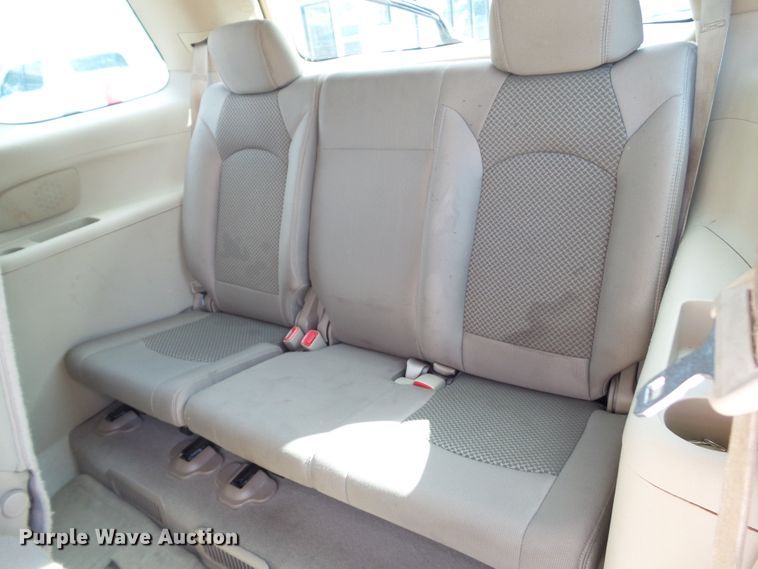 image for item EM9932 2008 Saturn Outlook XE  SUV