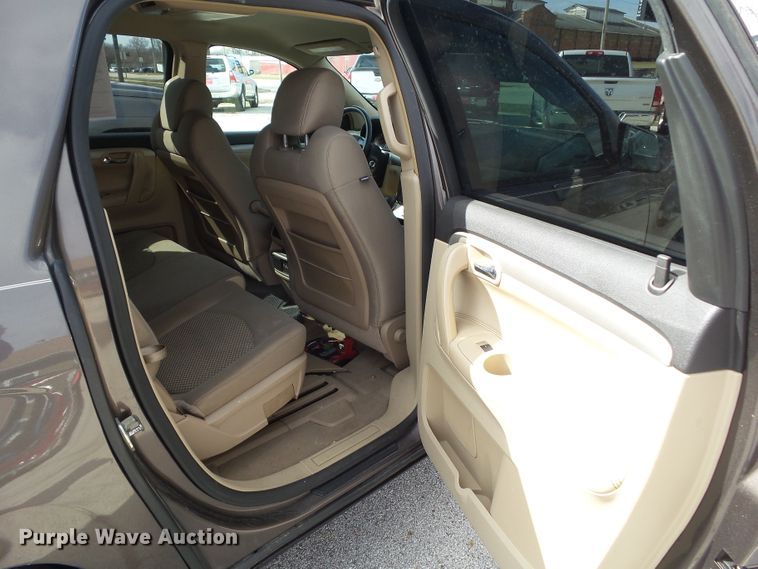 image for item EM9932 2008 Saturn Outlook XE  SUV