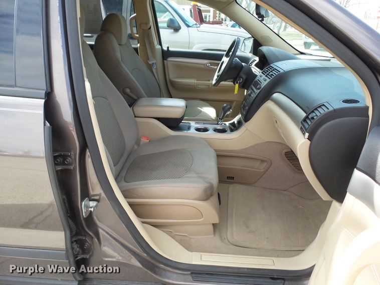 image for item EM9932 2008 Saturn Outlook XE  SUV