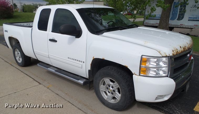 image for item EM9984 2009 Chevrolet Silverado 1500 LT  Ext. Cab pickup truck