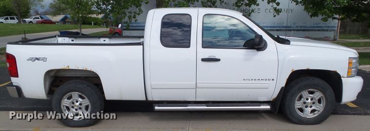 image for item EM9984 2009 Chevrolet Silverado 1500 LT  Ext. Cab pickup truck