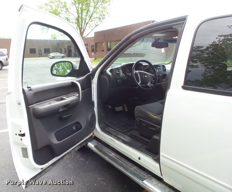 image for item EM9984 2009 Chevrolet Silverado 1500 LT  Ext. Cab pickup truck