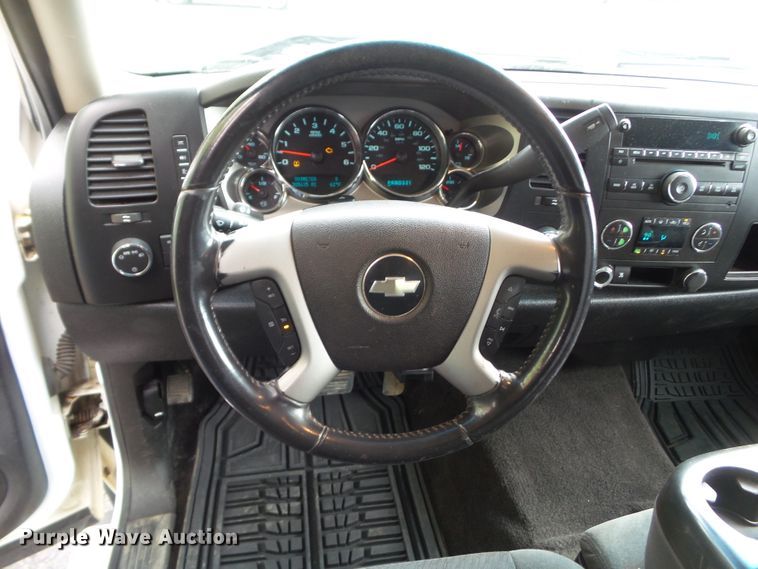 image for item EM9984 2009 Chevrolet Silverado 1500 LT  Ext. Cab pickup truck