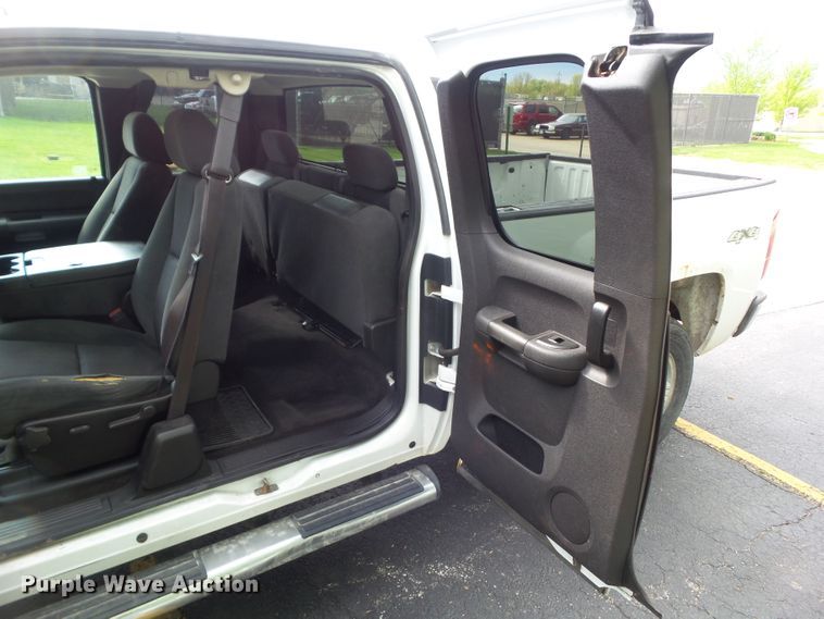 image for item EM9984 2009 Chevrolet Silverado 1500 LT  Ext. Cab pickup truck