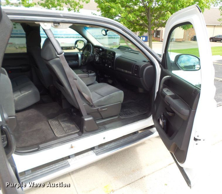 image for item EM9984 2009 Chevrolet Silverado 1500 LT  Ext. Cab pickup truck