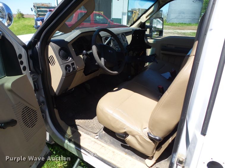 image for item EM9993 2008 Ford F350 Super Duty  utility bed pickup truck