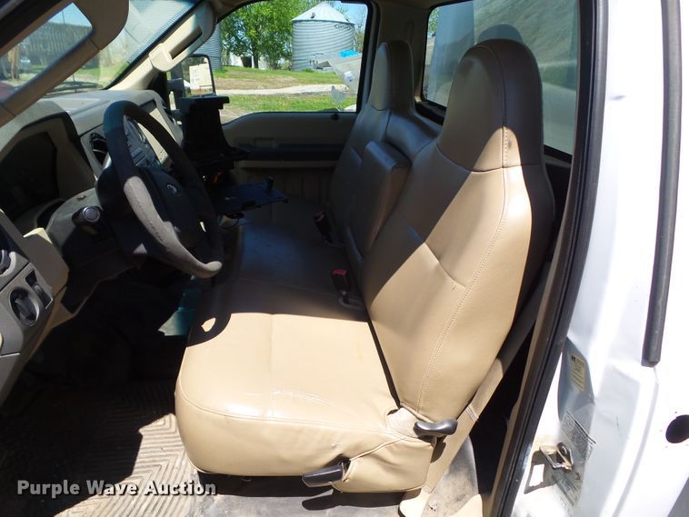 image for item EM9993 2008 Ford F350 Super Duty  utility bed pickup truck