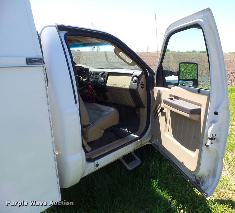 image for item EM9993 2008 Ford F350 Super Duty  utility bed pickup truck