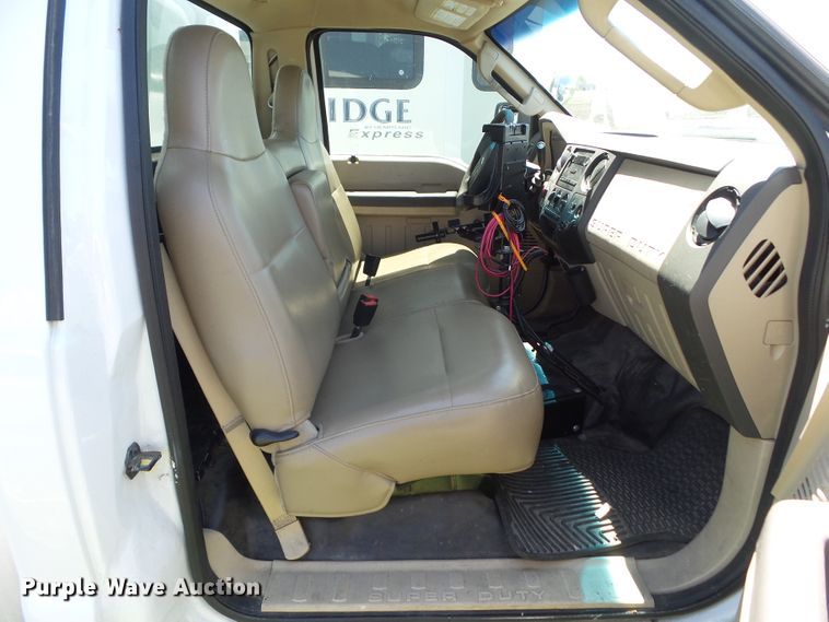 image for item EM9993 2008 Ford F350 Super Duty  utility bed pickup truck