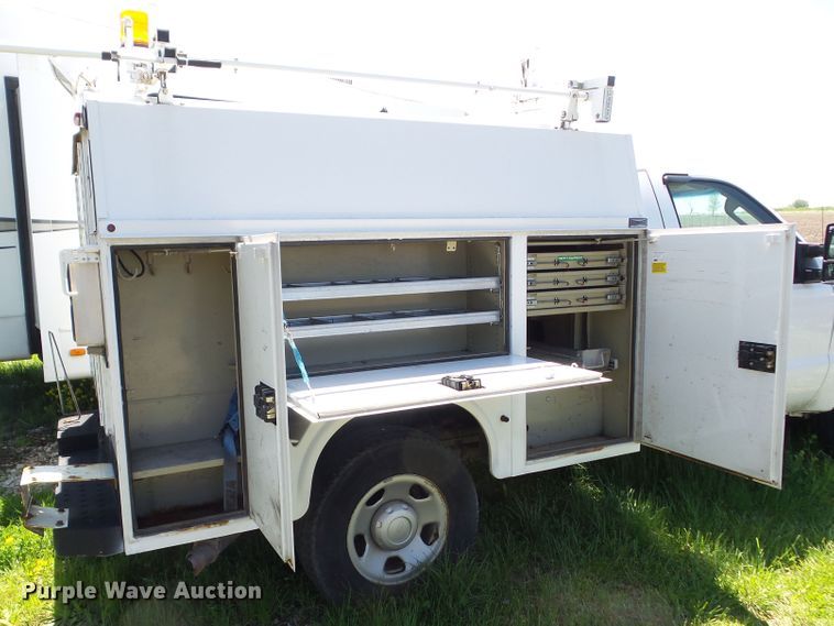 image for item EM9993 2008 Ford F350 Super Duty  utility bed pickup truck