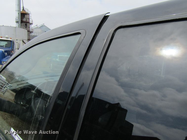 image for item FD9419 2005 Dodge Ram 3500  Quad Cab flatbed pickup truck