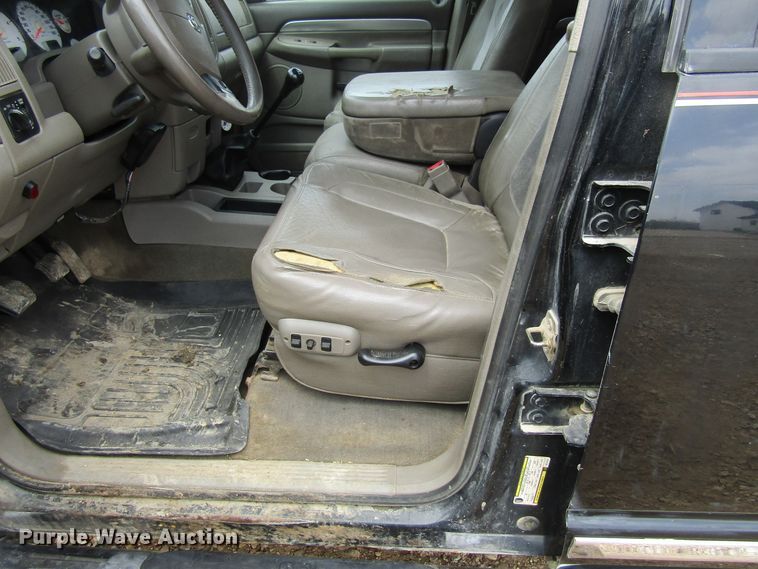 image for item FD9419 2005 Dodge Ram 3500  Quad Cab flatbed pickup truck