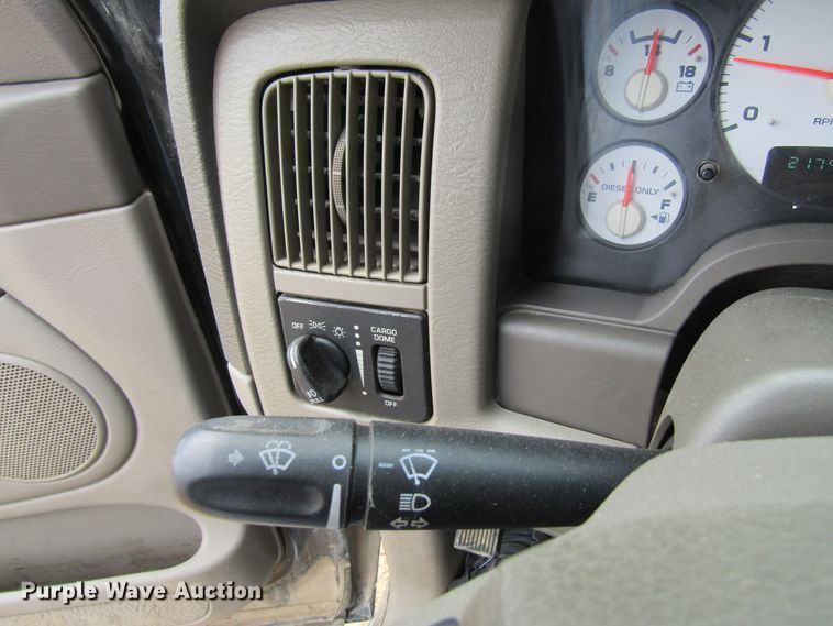 image for item FD9419 2005 Dodge Ram 3500  Quad Cab flatbed pickup truck