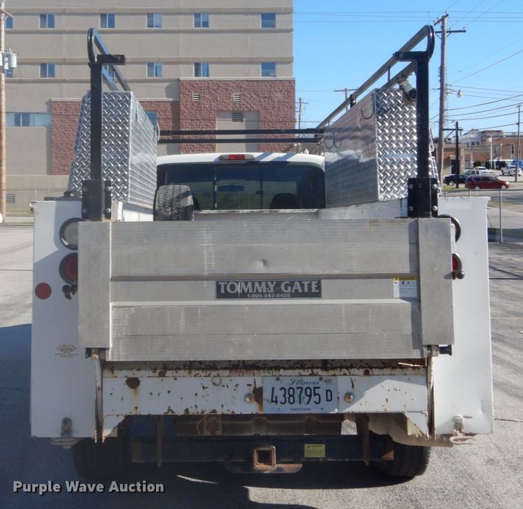 image for item GB9956 2002 Ford F350 Super Duty  Crew Cab utility bed pickup truck