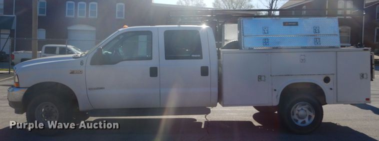 image for item GB9956 2002 Ford F350 Super Duty  Crew Cab utility bed pickup truck