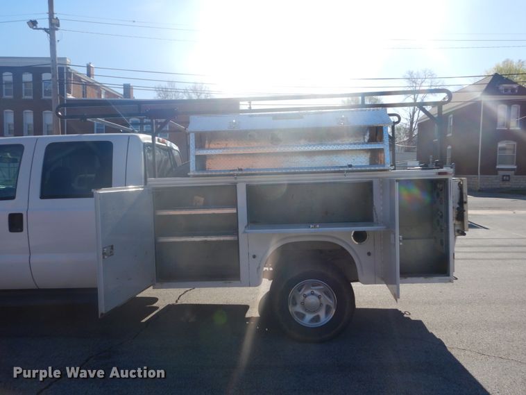 image for item GB9956 2002 Ford F350 Super Duty  Crew Cab utility bed pickup truck