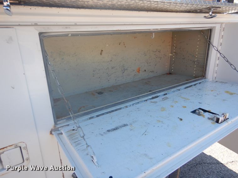 image for item GB9956 2002 Ford F350 Super Duty  Crew Cab utility bed pickup truck