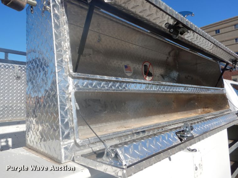 image for item GB9956 2002 Ford F350 Super Duty  Crew Cab utility bed pickup truck