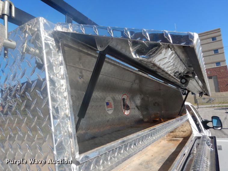 image for item GB9956 2002 Ford F350 Super Duty  Crew Cab utility bed pickup truck