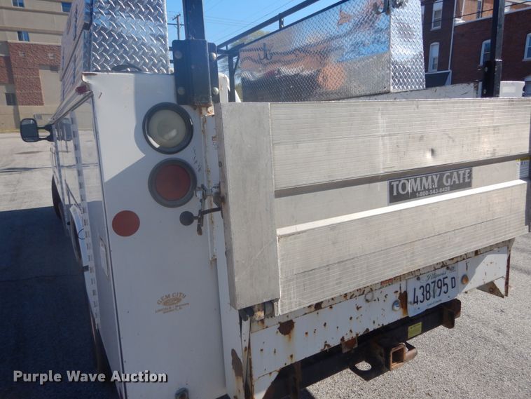 image for item GB9956 2002 Ford F350 Super Duty  Crew Cab utility bed pickup truck