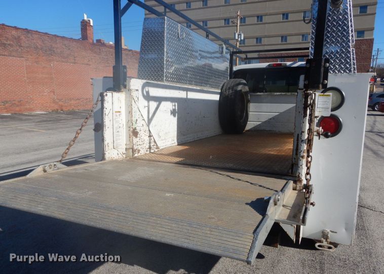 image for item GB9956 2002 Ford F350 Super Duty  Crew Cab utility bed pickup truck