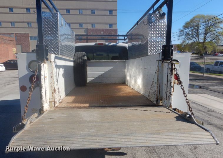 image for item GB9956 2002 Ford F350 Super Duty  Crew Cab utility bed pickup truck