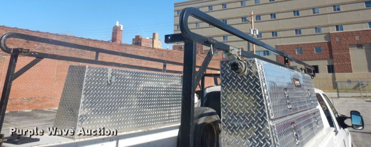 image for item GB9956 2002 Ford F350 Super Duty  Crew Cab utility bed pickup truck