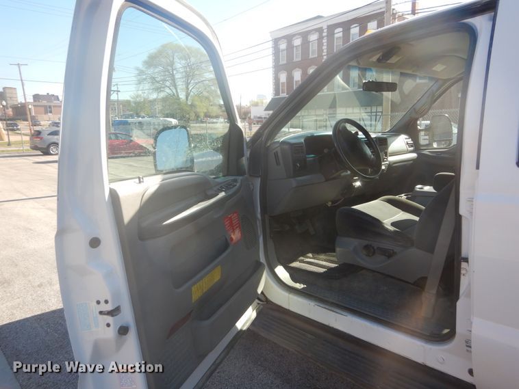 image for item GB9956 2002 Ford F350 Super Duty  Crew Cab utility bed pickup truck