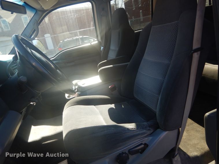 image for item GB9956 2002 Ford F350 Super Duty  Crew Cab utility bed pickup truck