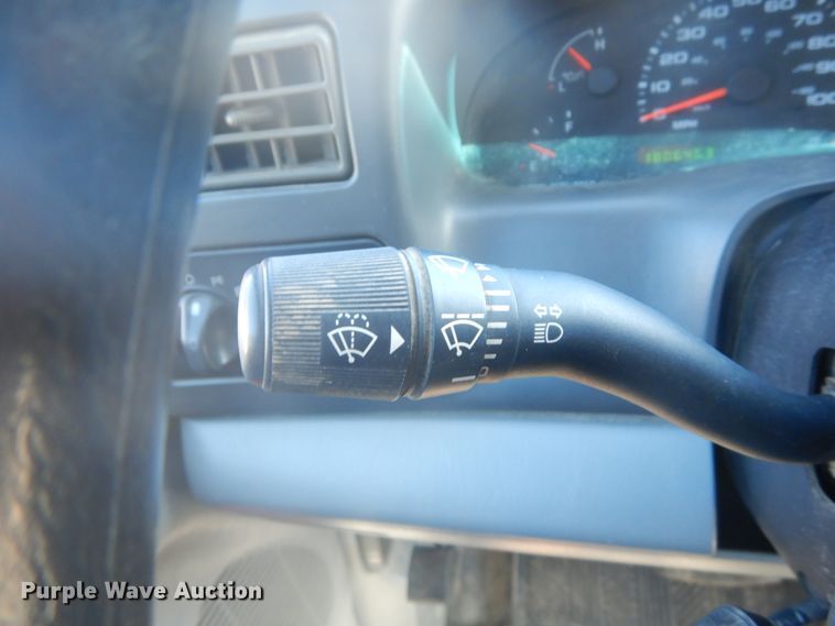 image for item GB9956 2002 Ford F350 Super Duty  Crew Cab utility bed pickup truck