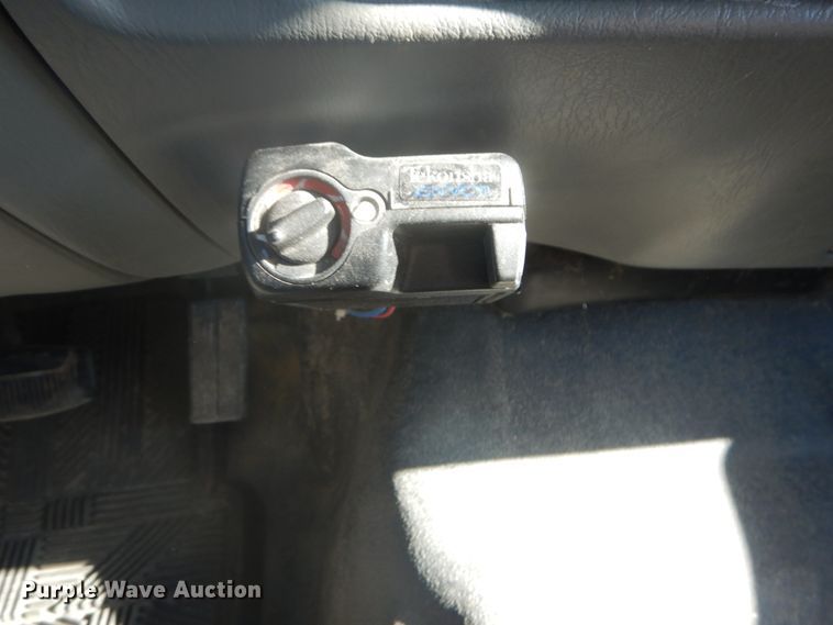 image for item GB9956 2002 Ford F350 Super Duty  Crew Cab utility bed pickup truck