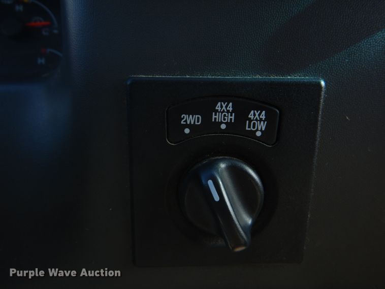 image for item GB9956 2002 Ford F350 Super Duty  Crew Cab utility bed pickup truck