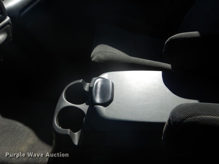 image for item GB9956 2002 Ford F350 Super Duty  Crew Cab utility bed pickup truck