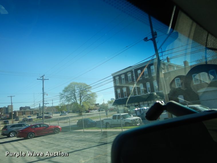 image for item GB9956 2002 Ford F350 Super Duty  Crew Cab utility bed pickup truck