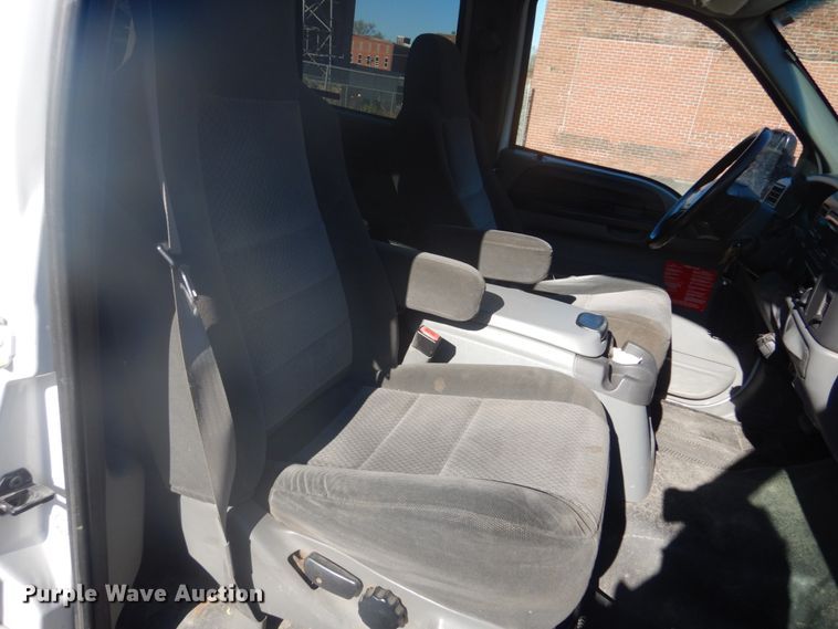 image for item GB9956 2002 Ford F350 Super Duty  Crew Cab utility bed pickup truck