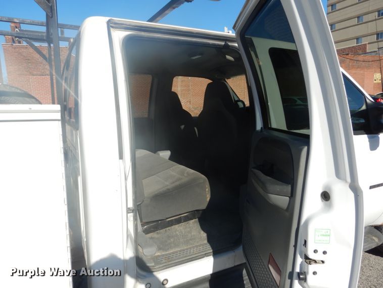 image for item GB9956 2002 Ford F350 Super Duty  Crew Cab utility bed pickup truck