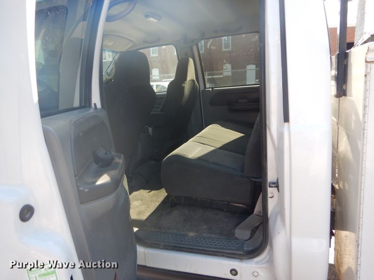 image for item GB9956 2002 Ford F350 Super Duty  Crew Cab utility bed pickup truck