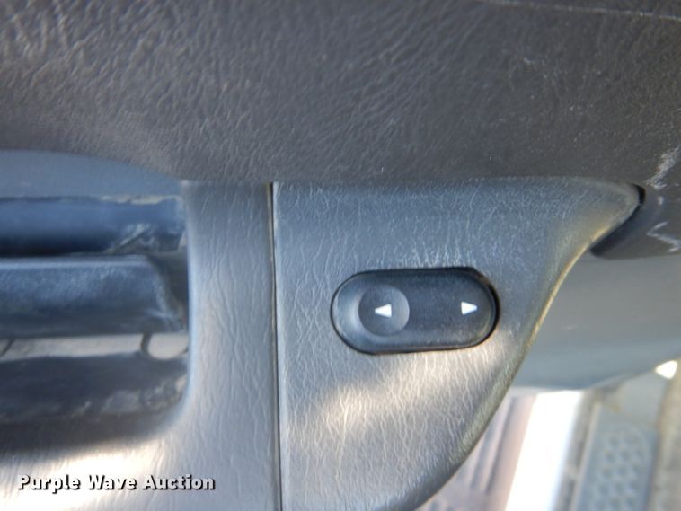 image for item GB9956 2002 Ford F350 Super Duty  Crew Cab utility bed pickup truck