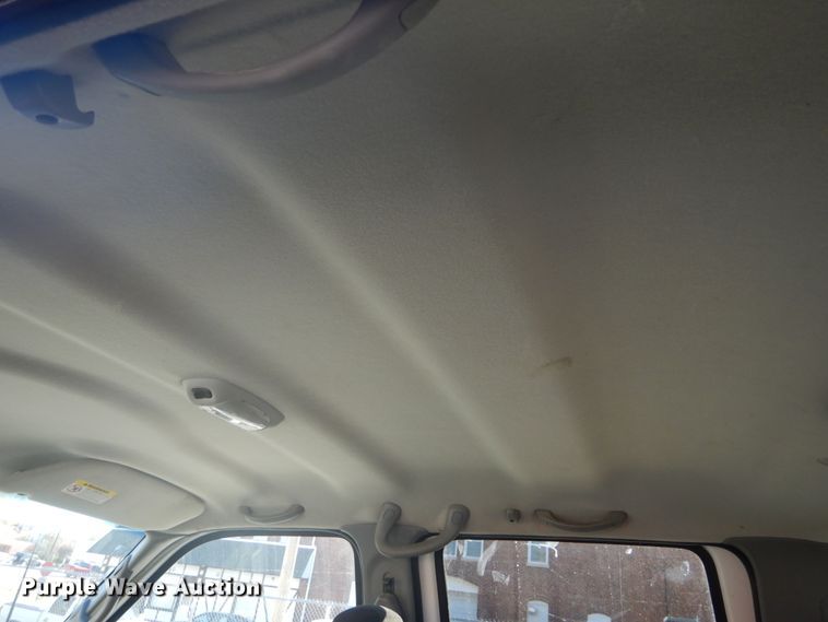 image for item GB9956 2002 Ford F350 Super Duty  Crew Cab utility bed pickup truck