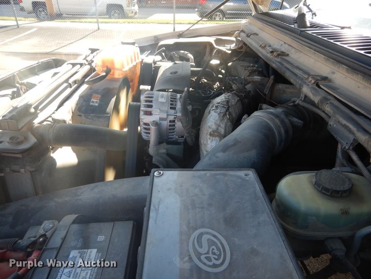 image for item GB9956 2002 Ford F350 Super Duty  Crew Cab utility bed pickup truck