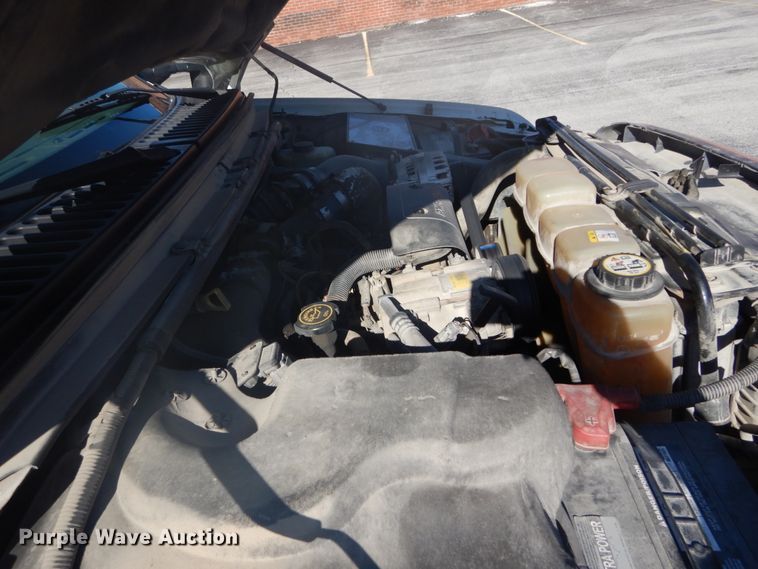 image for item GB9956 2002 Ford F350 Super Duty  Crew Cab utility bed pickup truck