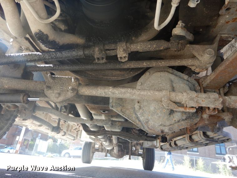 image for item GB9956 2002 Ford F350 Super Duty  Crew Cab utility bed pickup truck