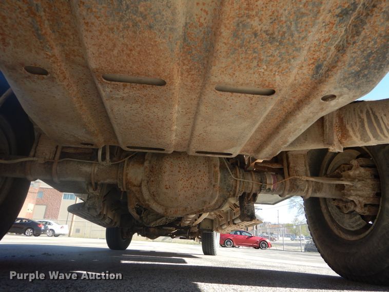 image for item GB9956 2002 Ford F350 Super Duty  Crew Cab utility bed pickup truck