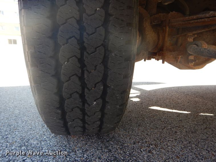 image for item GB9956 2002 Ford F350 Super Duty  Crew Cab utility bed pickup truck