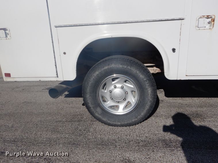 image for item GB9956 2002 Ford F350 Super Duty  Crew Cab utility bed pickup truck