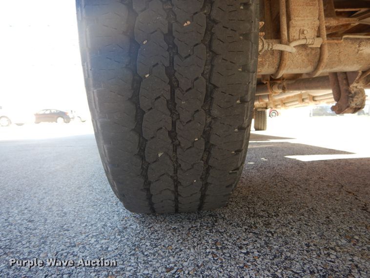 image for item GB9956 2002 Ford F350 Super Duty  Crew Cab utility bed pickup truck