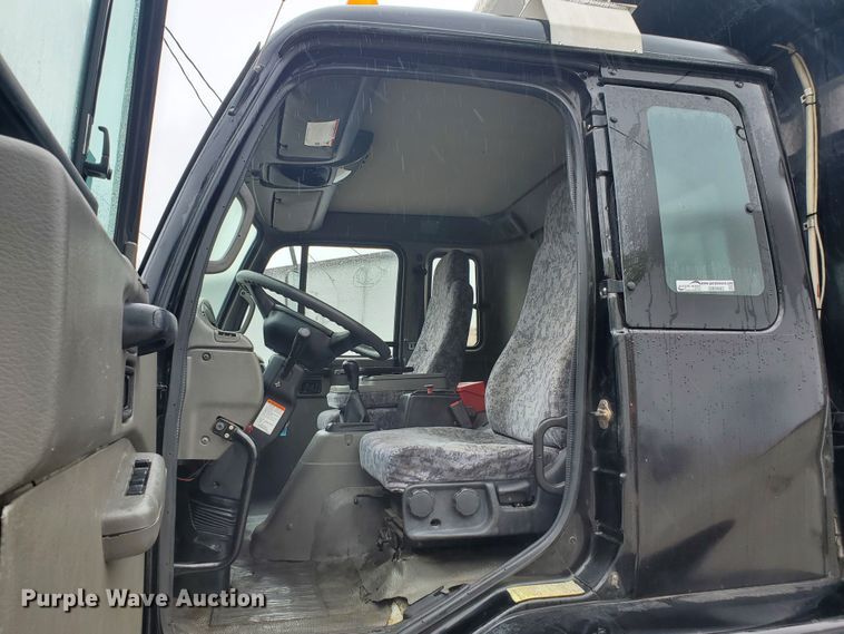 image for item GB9983 2008 Nissan UD2600 refrigerated box truck