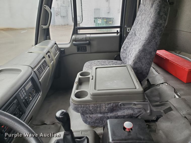 image for item GB9983 2008 Nissan UD2600 refrigerated box truck