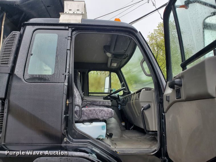 image for item GB9983 2008 Nissan UD2600 refrigerated box truck